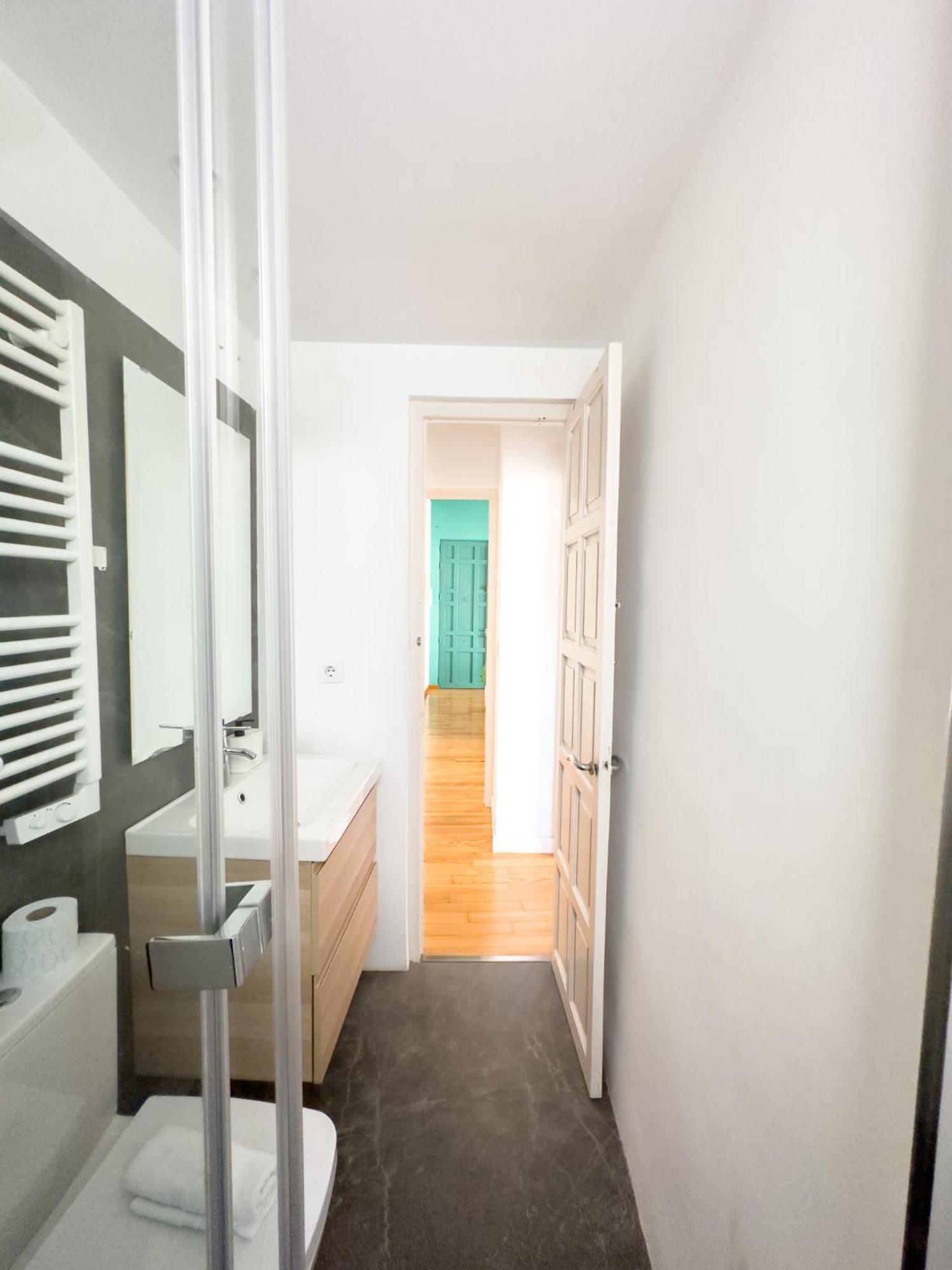 Stylish 1br Apt, Ac, Near Sight, Private Parking Opt Apartament