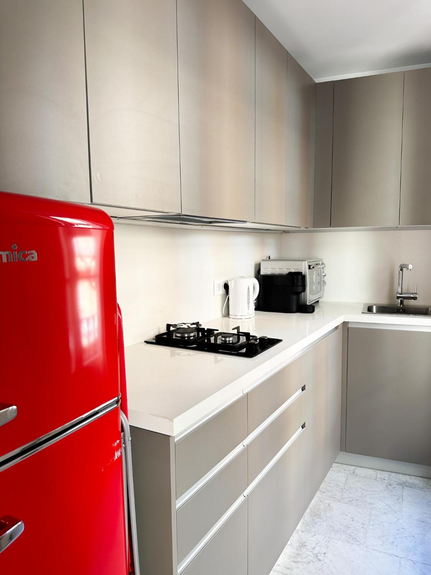 Stylish 1br Apt, Ac, Near Sight, Private Parking Opt Apartment