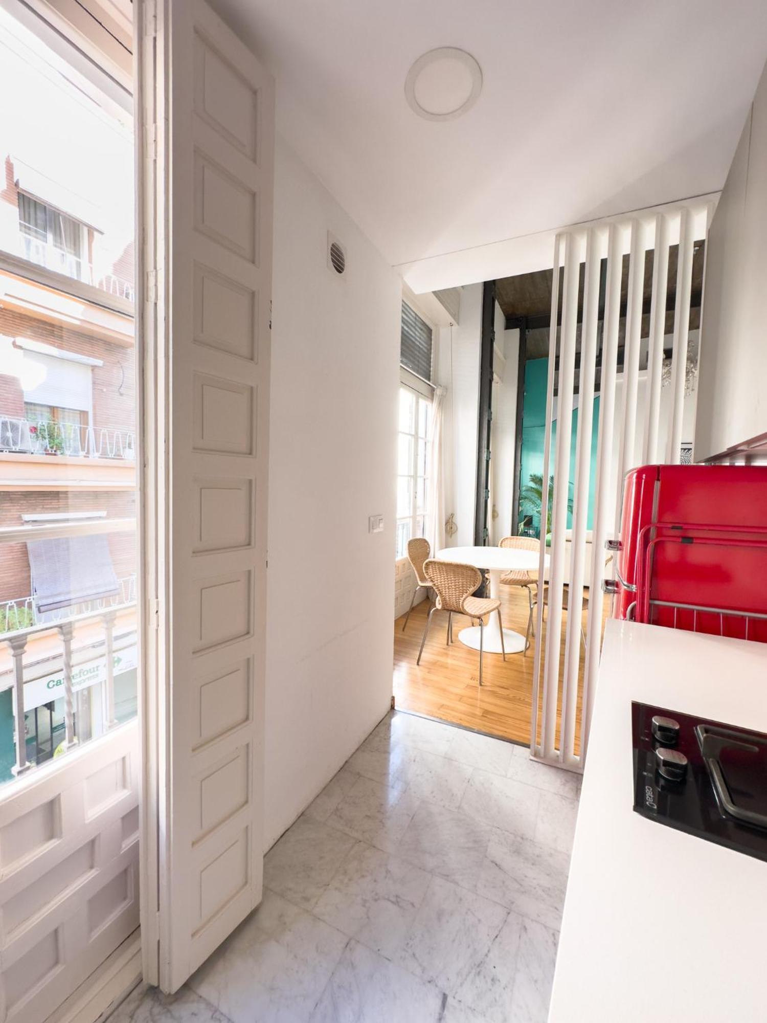 Stylish 1br Apt, Ac, Near Sight, Private Parking Opt Apartment