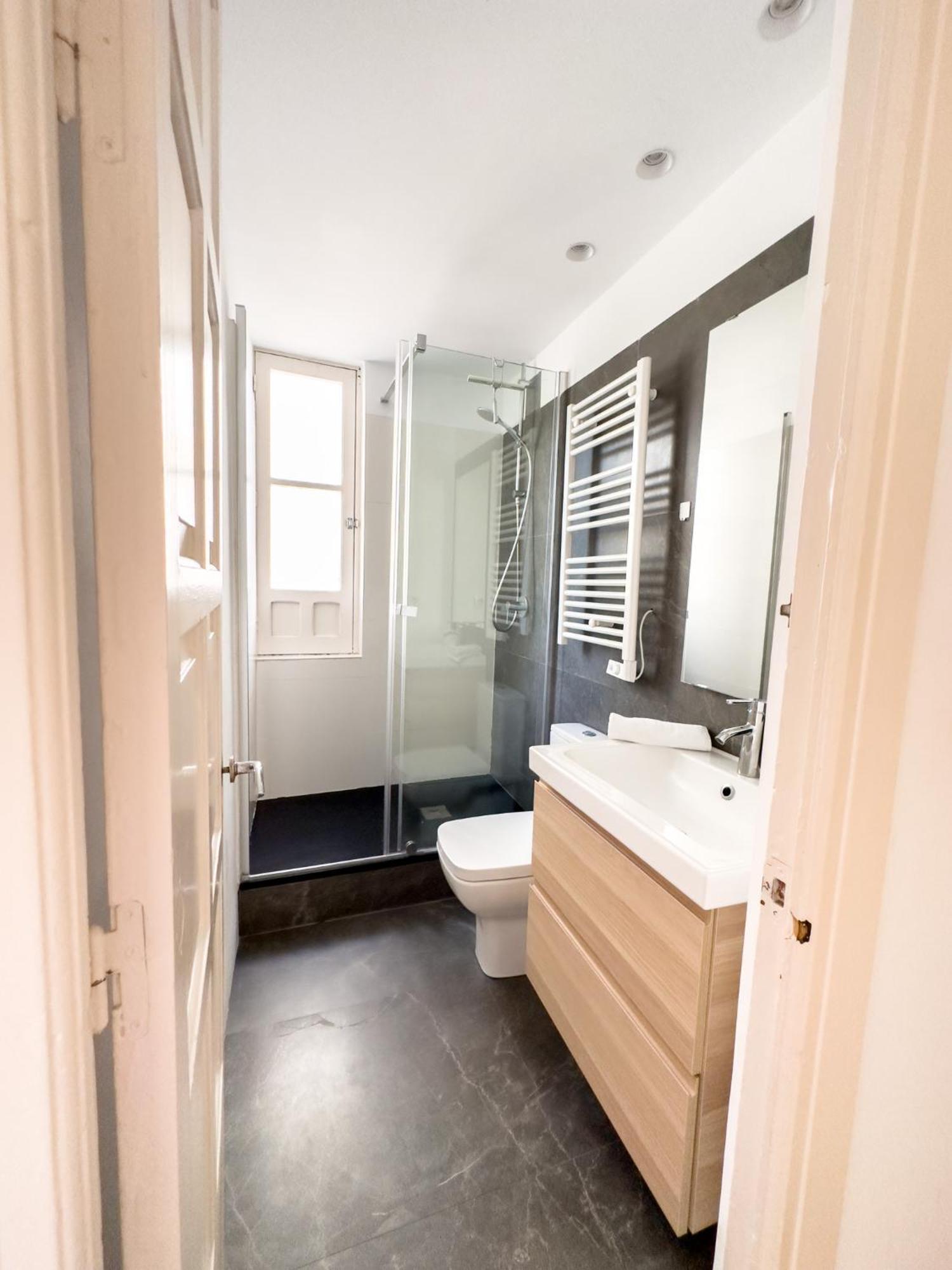 Apartment Stylish 1br Apt, Ac, Near Sight, Private Parking Opt Seville