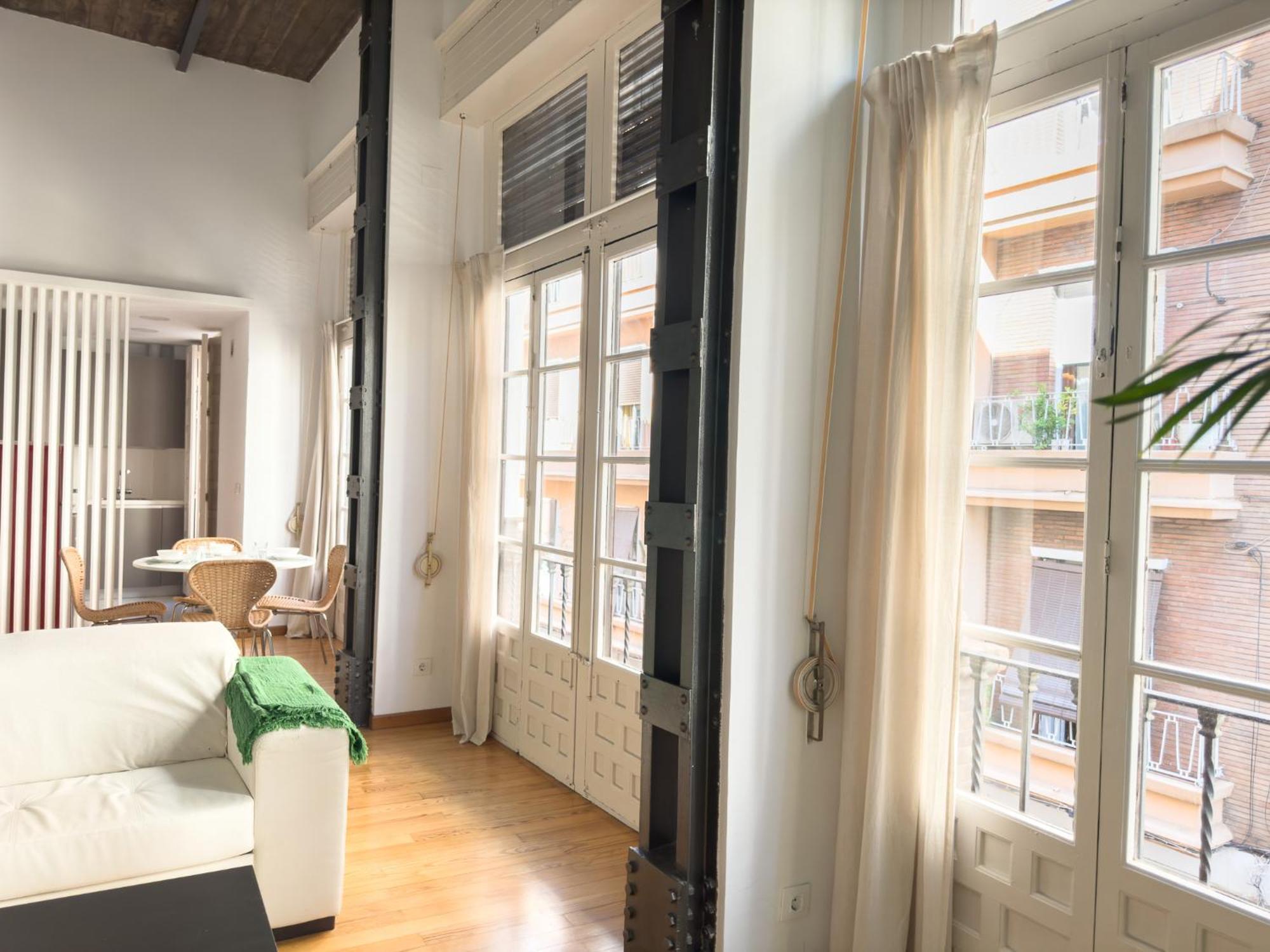 Stylish 1br Apt, Ac, Near Sight, Private Parking Opt Seville