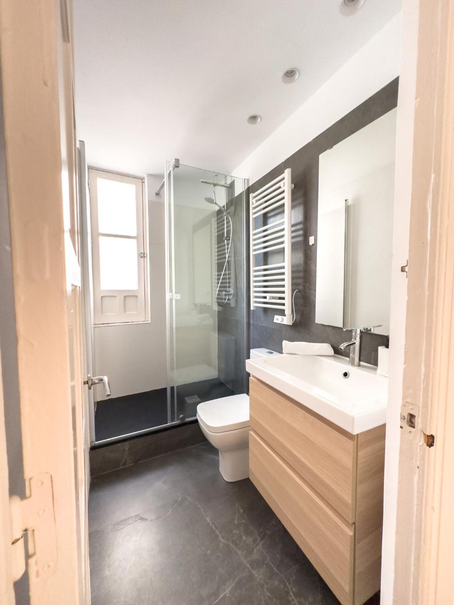 Stylish 1br Apt, Ac, Near Sight, Private Parking Opt Apartment