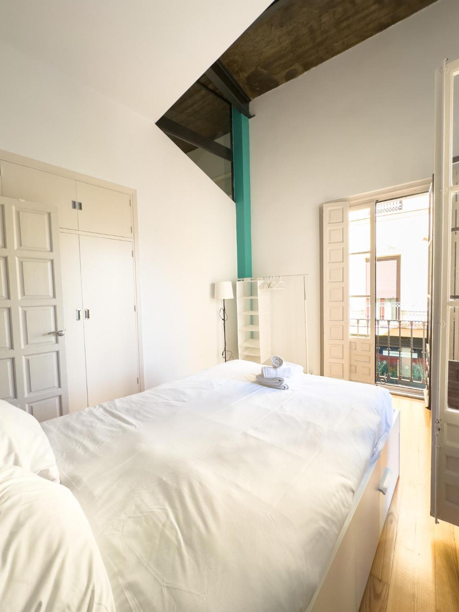 Stylish 1br Apt, Ac, Near Sight, Private Parking Opt Seville